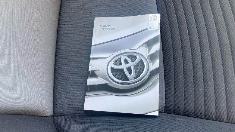 Toyota Yaris 1.5 VVT-i Icon Tech 5dr Petrol Hatchback